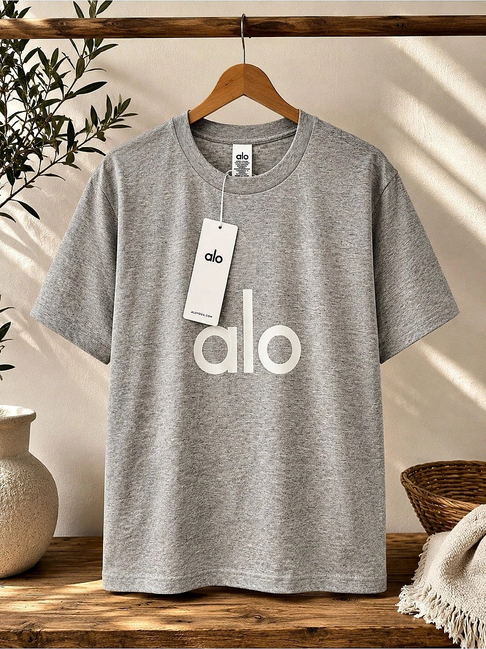 Alo Short Sleeve Logo Tee in Gray NWT